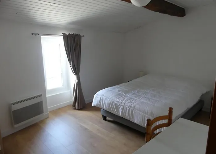 Guest house Grand Du Puy Lambert 3*