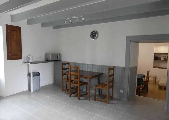 Guest house Grand Du Puy Lambert 3*