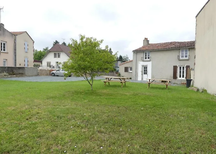 Grand Du Puy Lambert Guest house